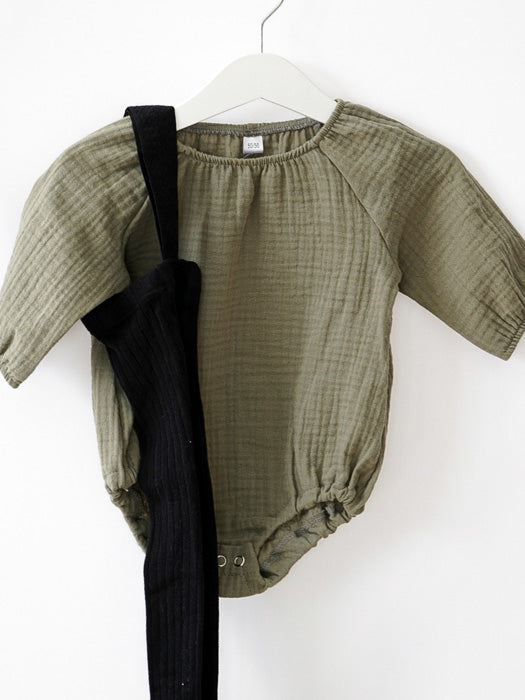 asukuva_romper__sukkahousut [olive, black leggarit]