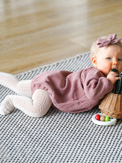 asukuva_romper__sukkahousutsivu_-pitsilla_rusetti_panta