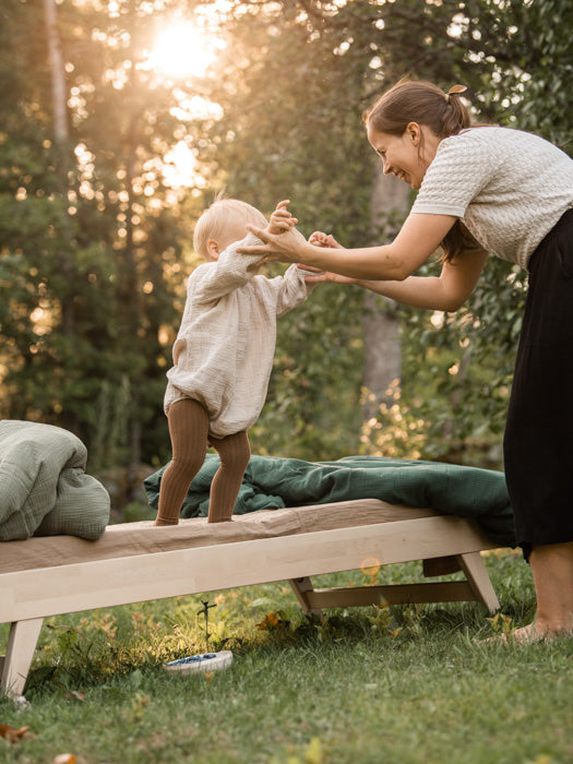 asukuva_romper_ribbisukkahousut_vauvanpussilakanat_2 [beige, tobacco sukkahousut]