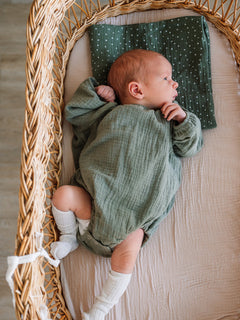 asukuva_romper_vauvanpussilakanat_ribbipolvisukat_pinnasangyn_paallinen [50/56 - vastasyntynyt]