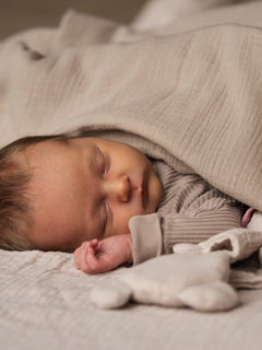 asukuva_vauvanpussilakanat_light_beige_uninalle