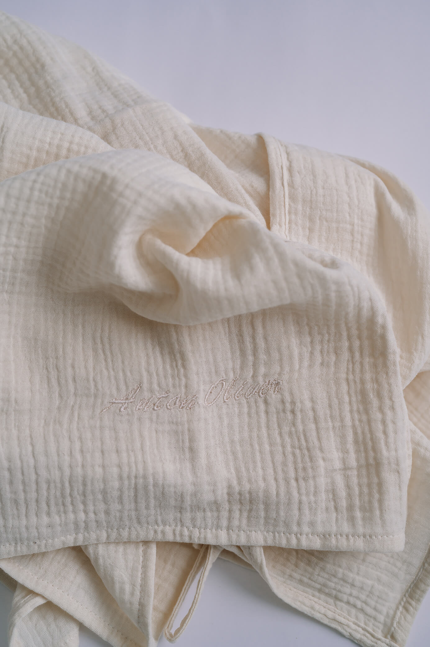 brodeeraus_retkipyyhe_ivory.jpg [brodeerauksella voit lisätä nimen pyyhkeeseen]