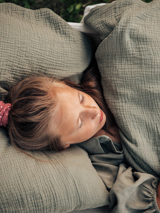 tuotekuva__juniorpussilakanat_olive_2