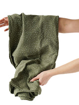 tuotekuva_iso_retkipyyhe_dots_olive_2