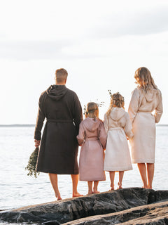 tuotekuva_miesten_naistenvohveli_lastenkylpytakki_darkgrey_lightbeige_oldmauve