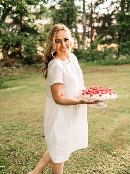 tuotekuva_naistenharsomekko_white_4_9f566308-27d1-4d1e-811d-23e6b95b4594