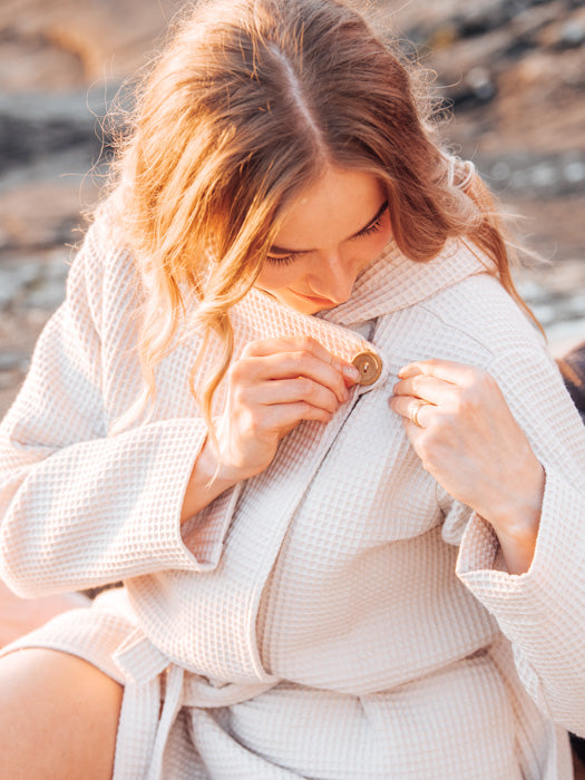 tuotekuva_naistenvohvelikylpy-takki_lightbeige_3