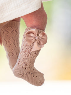 tuotekuva_pitsi-_polvisukat-_rusetilla_nude