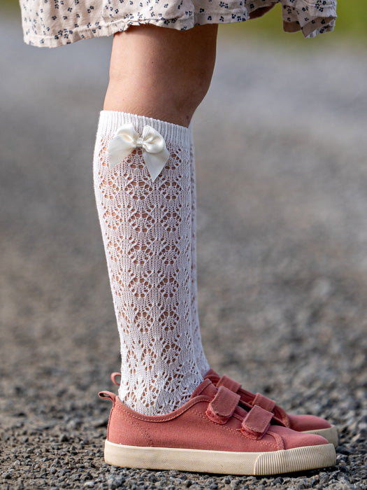 tuotekuva_pitsipolvisukatrusetilla_white