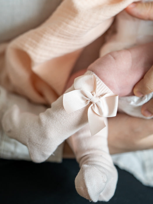 tuotekuva_polvi-_sukatrusetilla__nude_pink