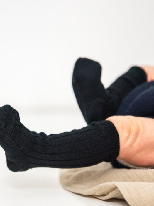 tuotekuva_ribbi-polvisukat_black