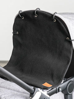 vohvelivaunu_verho_logolla__black