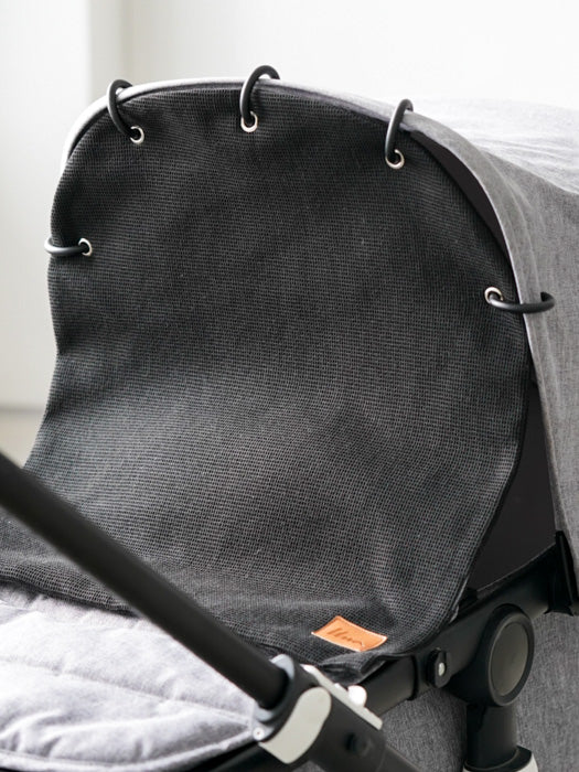 vohvelivaunu_verho_logolla__black_2