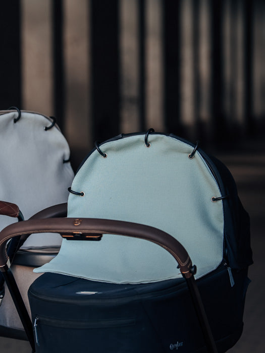 vohvelivaunu_verho_logolla__ice_blue_light_grey